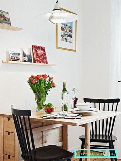 Tavolo da muro per la cucina Tavolo da muro per la cucina