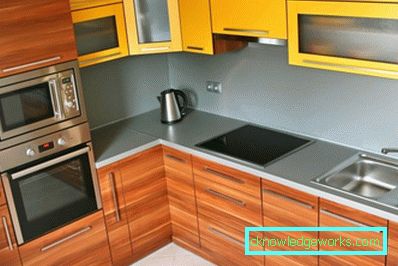Progetto di cucina con disposizione dei mobili Progetto di cucina con disposizione dei mobili