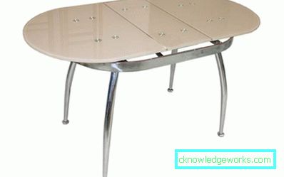 Tavolo ovale pieghevole per la cucina Tavolo ovale pieghevole per la cucina