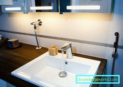 Una varietà di modelli di rubinetti lavandino Una varietà di modelli di rubinetti lavandino