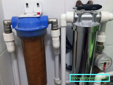 Una varietà di modelli di rubinetti lavandino Una varietà di modelli di rubinetti lavandino