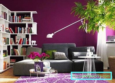 La combinazione di colori all'interno del soggiorno - esempi di tendenze della moda nella foto