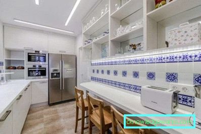Stile mediterraneo all'interno della cucina