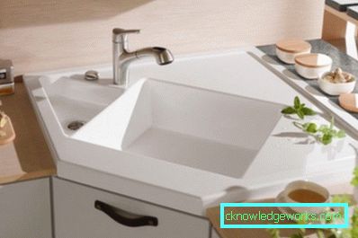 Lavandino ad angolo per la cucina