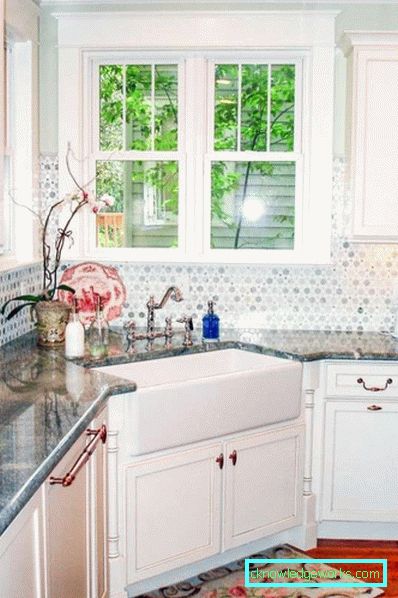 Lavandino ad angolo per la cucina
