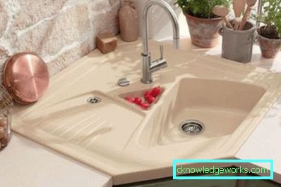 Lavandino ad angolo per la cucina