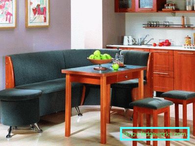 Divano angolare per una piccola cucina Divano angolare per una piccola cucina