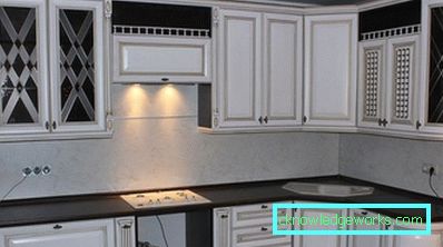 Pensile ad angolo per la cucina Pensile ad angolo per la cucina