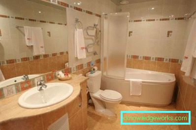 Posa delle piastrelle nel bagno fai da te