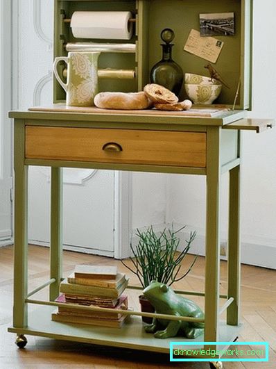 Tavolo alto per la cucina Tavolo alto per la cucina