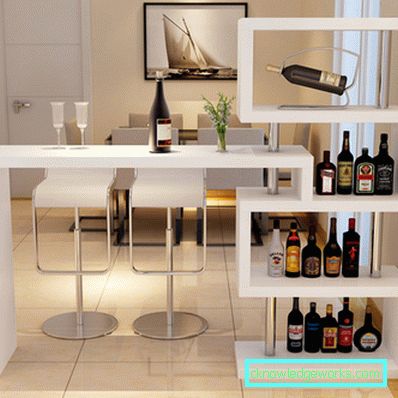 Tavolo alto per la cucina Tavolo alto per la cucina