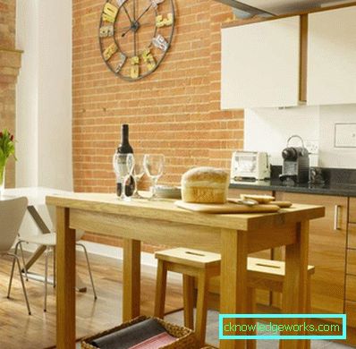 Tavolo alto per la cucina Tavolo alto per la cucina