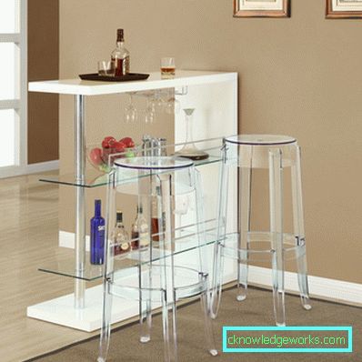 Tavolo alto per la cucina Tavolo alto per la cucina
