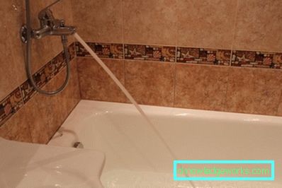 Quale dovrebbe essere l'altezza del rubinetto sopra il bagno? Quale dovrebbe essere l'altezza del rubinetto sopra il bagno?