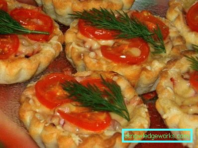 312-Spuntini sul tavolo festivo
