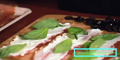312-Spuntini sul tavolo festivo