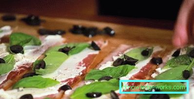 312-Spuntini sul tavolo festivo